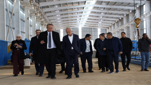 وزير البيئة يزور مصنع “معادن المدينة” ويؤكد تشجيع وتعزيز مشاريع إعادة التدوير والاقتصاد الأخضر